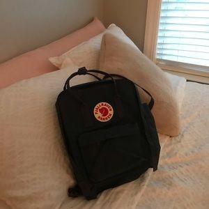 FjallRaven Kanken navy classic backpack